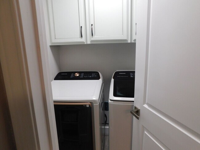 Building Photo - 2023 Beautiful 3 bedroom 2 bath