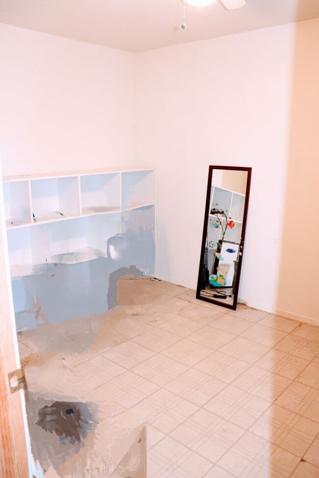 Building Photo - Spacious ALPINE 3 Bedroom 2.5 Bath 2 Story on a Cul De Sac