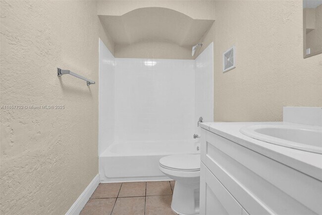 Building Photo - 17255 SW 95th Ave