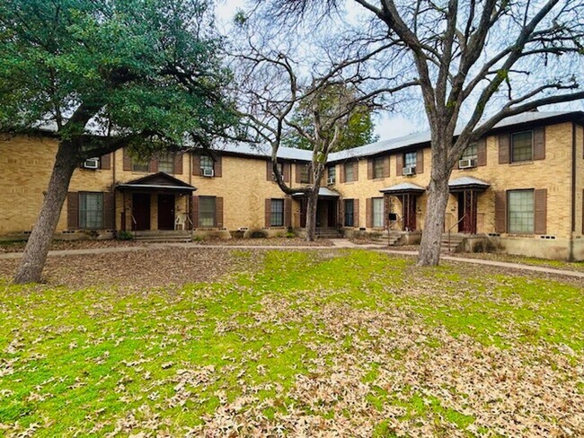 Building Photo - 3406 W Brookview Dr