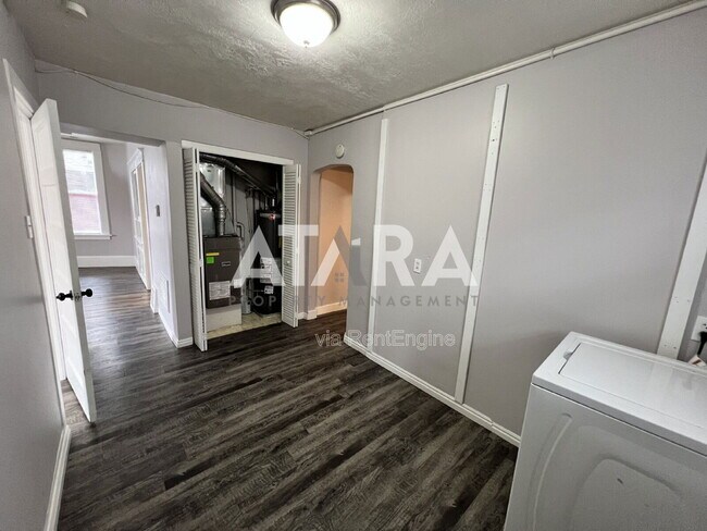 Building Photo - 254 Fern Ave N