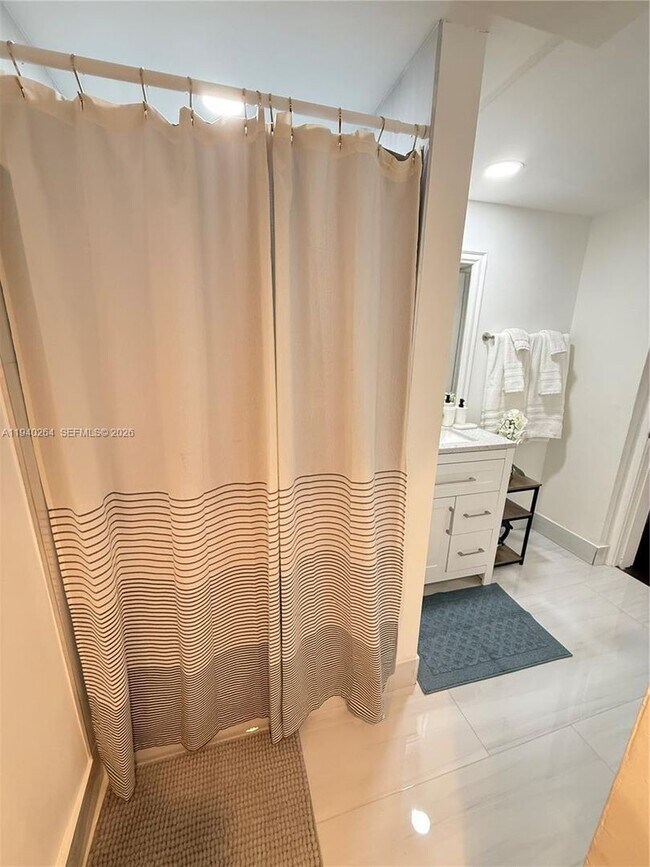 Building Photo - 2036 NE 21st Ave