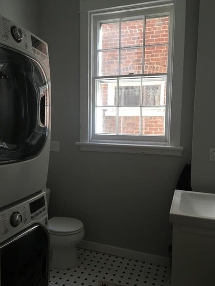 Building Photo - 2611 W Grace St