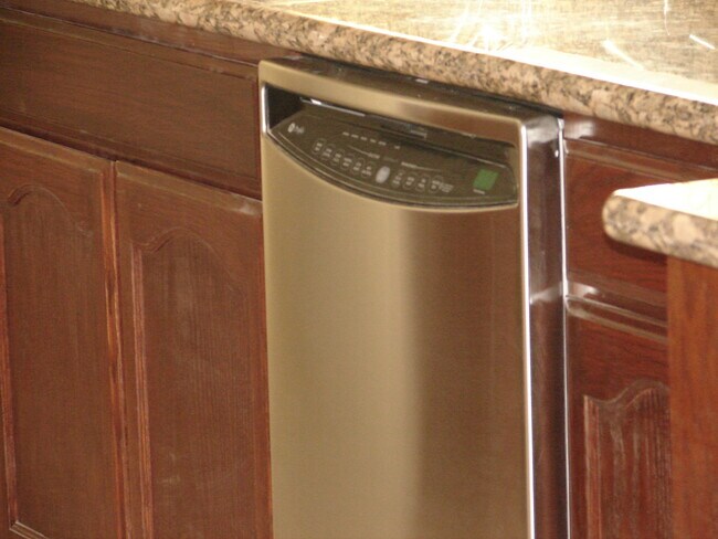 Kitchen Dish Washer - 6302 S Rimpau Blvd