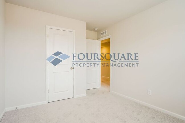 Building Photo - Townhome | 2nd Floor Back Deck | Washer/ D...