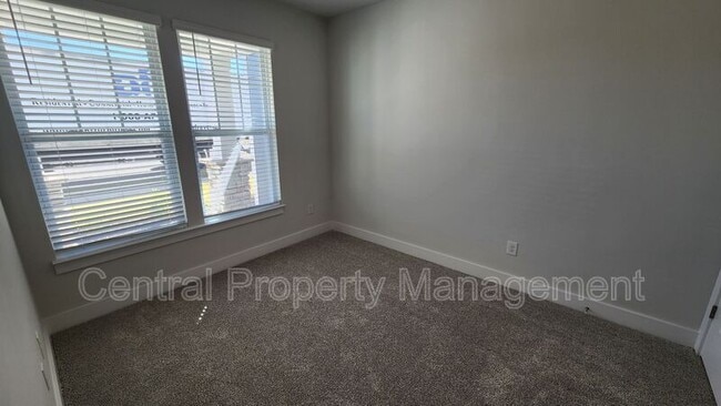 Building Photo - 143 Dalmatian Dr