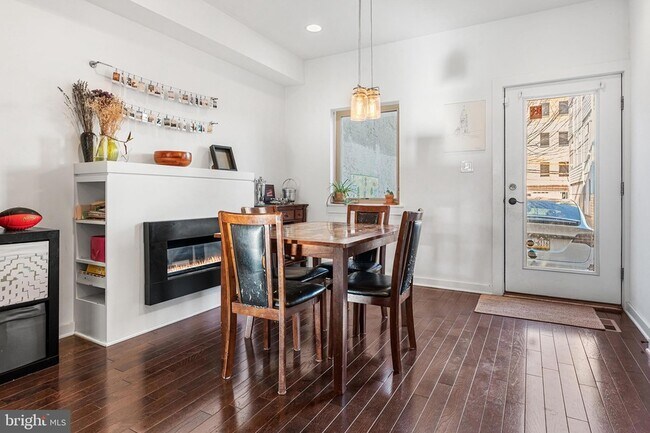 Building Photo - 2013 E York St