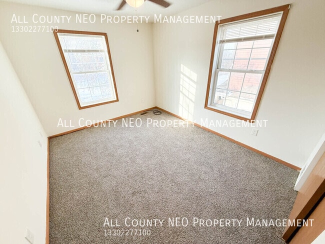 Building Photo - 2637 E 110th St