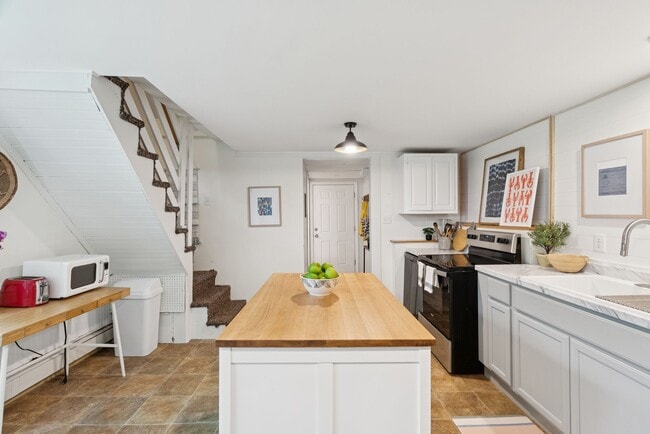 Building Photo - 111 Cottage Rd