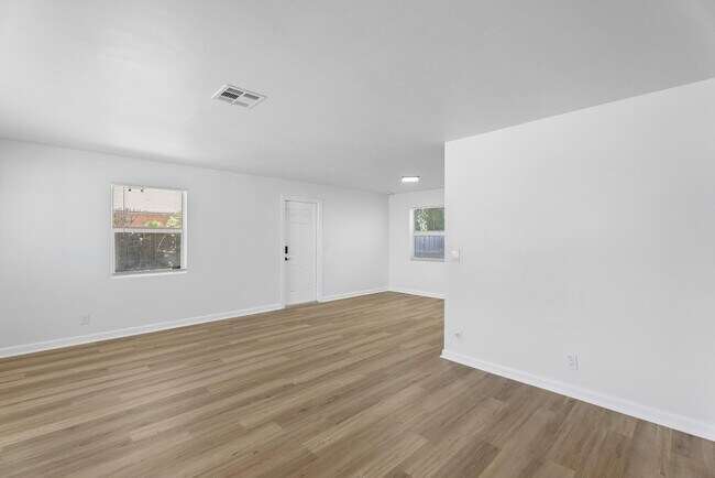 Building Photo - 401 42nd St