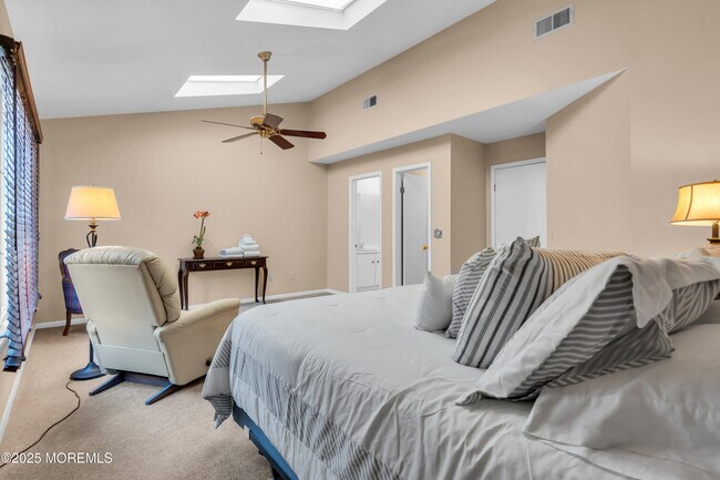 Building Photo - 4 Black Pine Ln