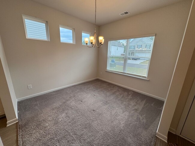 Building Photo - Newer 3/2.5 House in Armuchee- $2,200