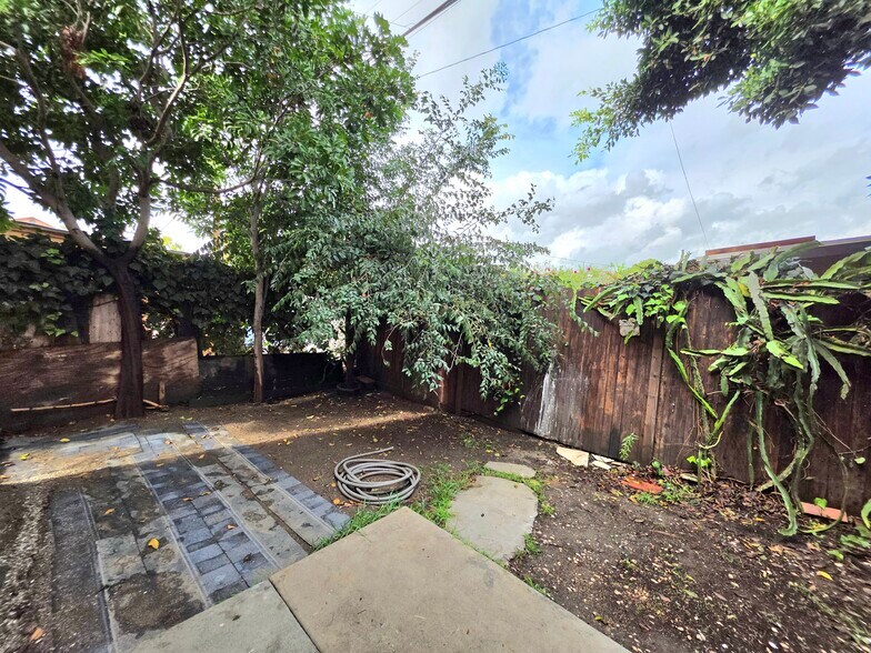 Building Photo - 209 E 119th St