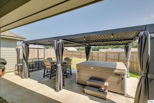 Building Photo - 134 Clearwater Cir