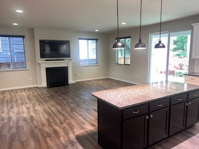 Building Photo - 5 Bedroom plus a Bonus Room in Gig Harbor