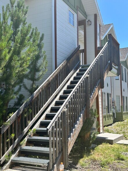 Building Photo - 1096 Longbow Ln