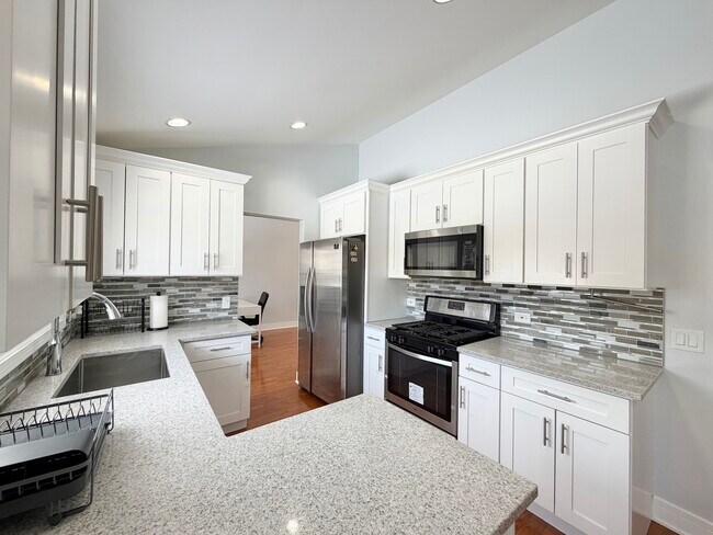 Building Photo - 213 Vintage Ln