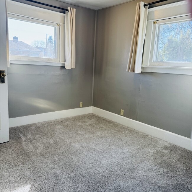 Building Photo - 1542 S Oakes St