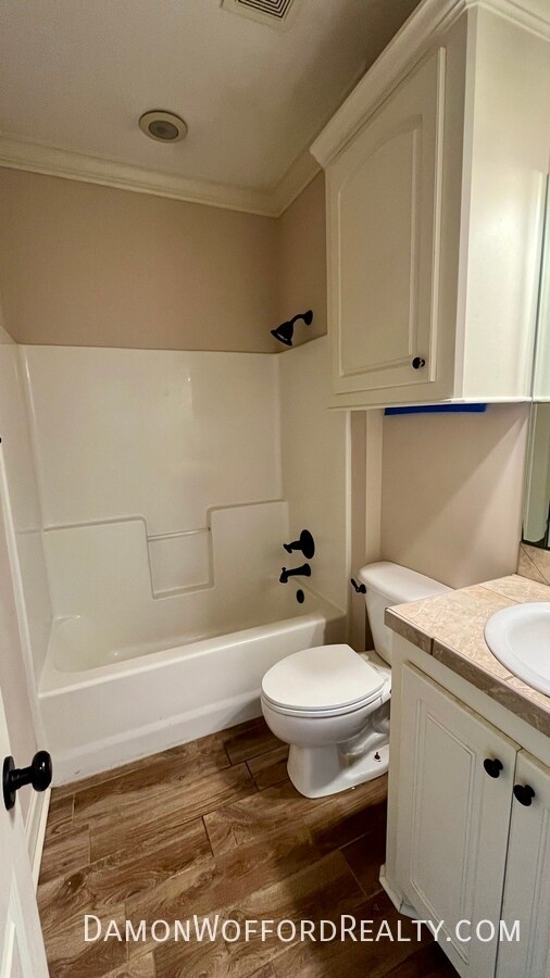 Building Photo - 610 Salems Ct
