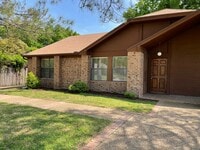Building Photo - 210 E Denton Dr