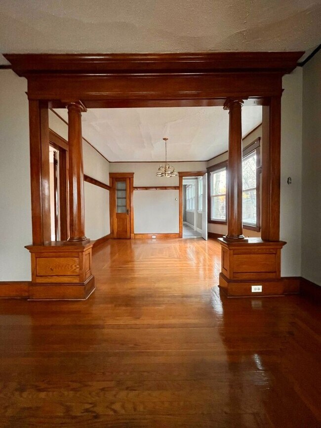 Building Photo - 49-49 Pendleton St