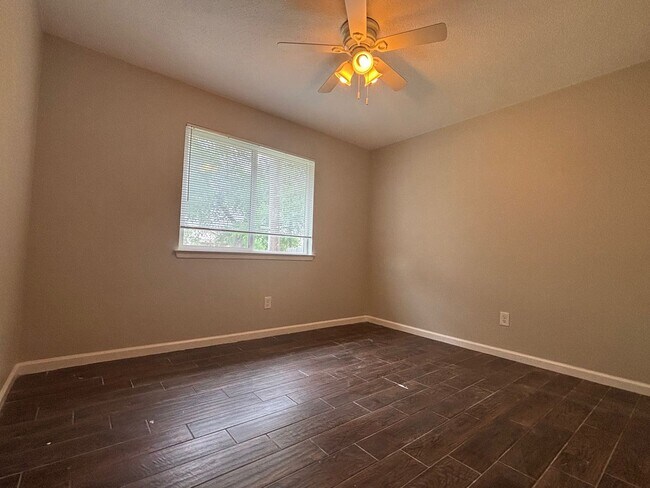 Building Photo - 213-215-215 Greenlawn Blvd