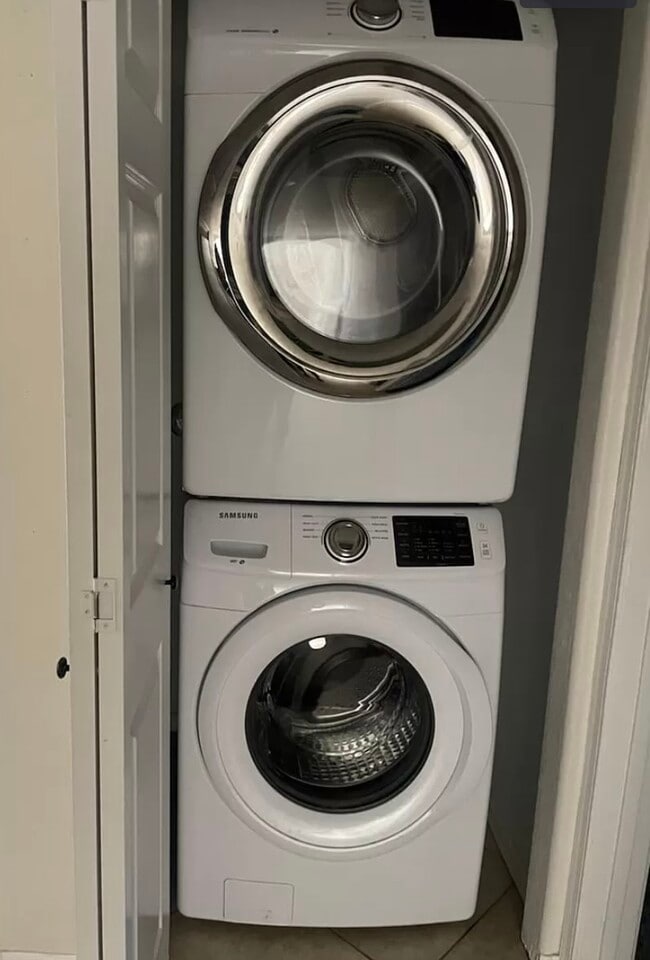 Building Photo - 4015 E Friess Dr