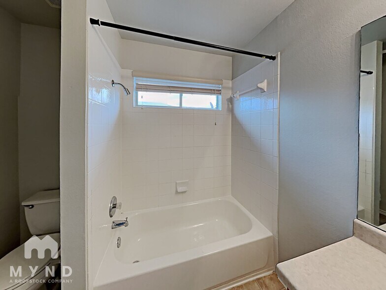Building Photo - 2716 Amberglow Ct