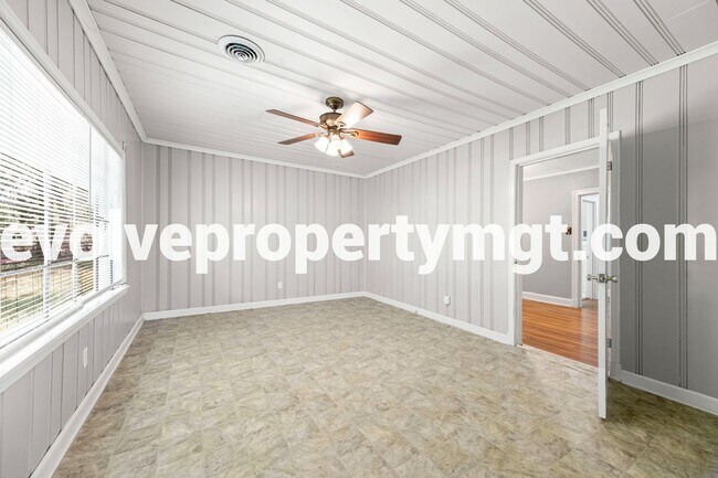 Building Photo - Hidden Collierville Gem on 1 ACRE!