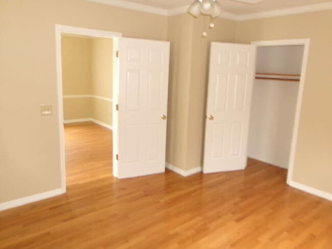 Building Photo - Charming & Updated Home Ready for Move-In