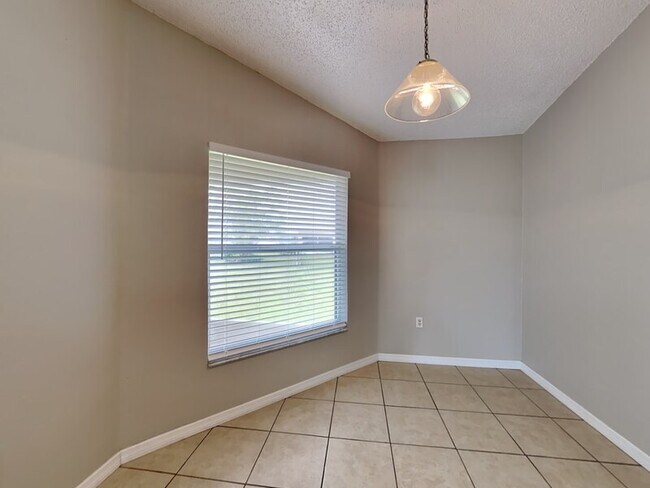 Building Photo - 817 Highland Crest Loop