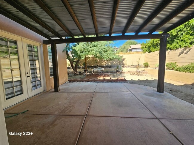 Building Photo - LARGE 3BED/2 BATH IN A COUNTRY CLUB SETTTING