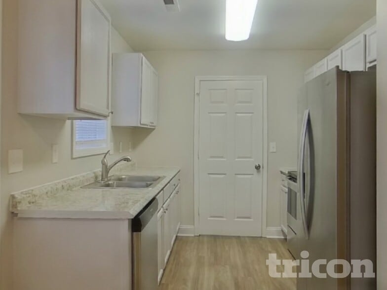 Building Photo - 821 Gore St