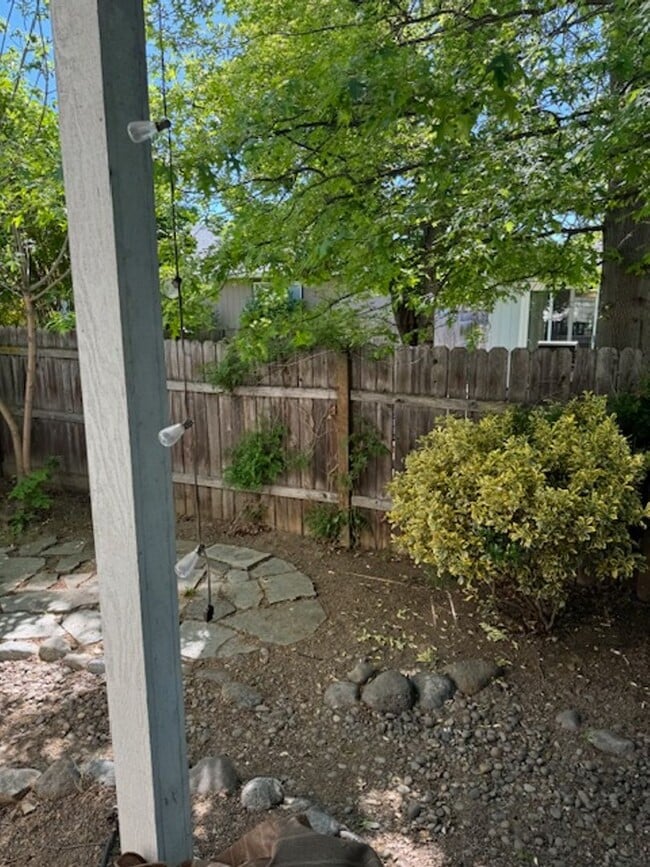 Building Photo - Two Story Townhome