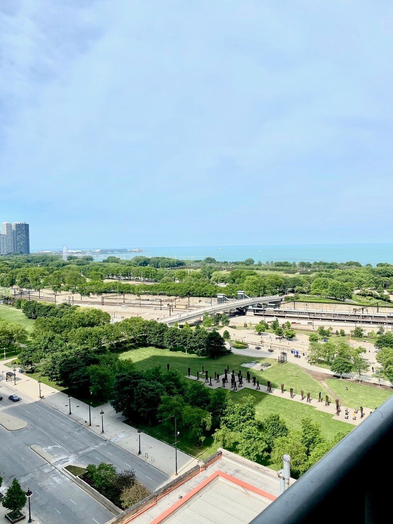 Building Photo - 1160 S Michigan Ave