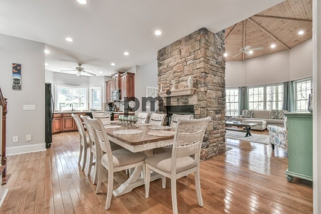 Building Photo - 373 Dach Bruche Gasse