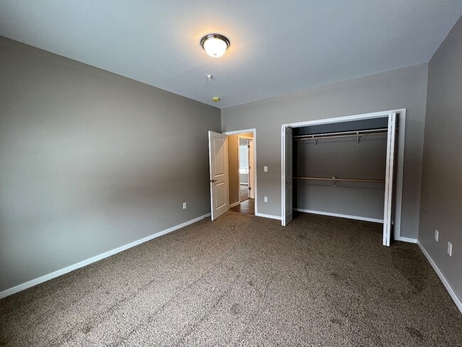 Building Photo - 4440 - 4450 S 26th St