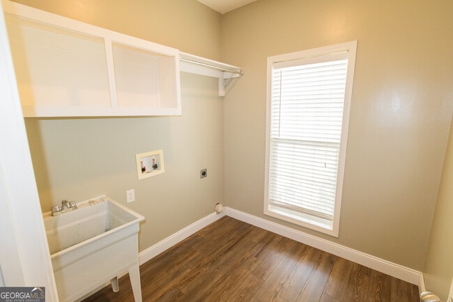 Building Photo - 319 W Leyland Ct