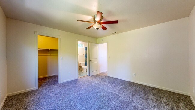 Building Photo - 360 Manka Cir