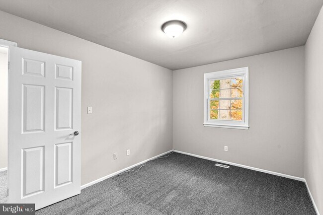 Building Photo - 314 Woodleaf Ct