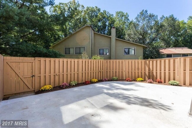 Building Photo - 5735 Nordeen Oak Ct