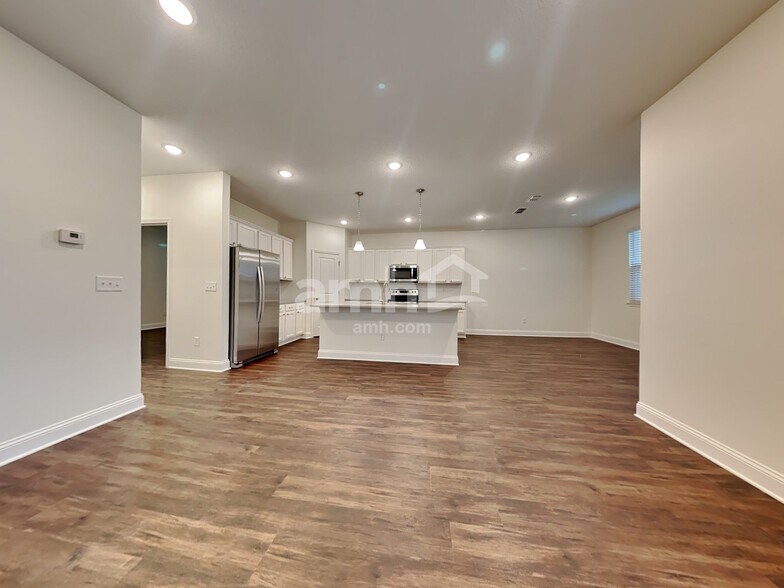 Building Photo - 389 Onate Cir