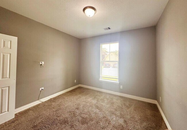 Building Photo - 7638 Bronze Trail Dr
