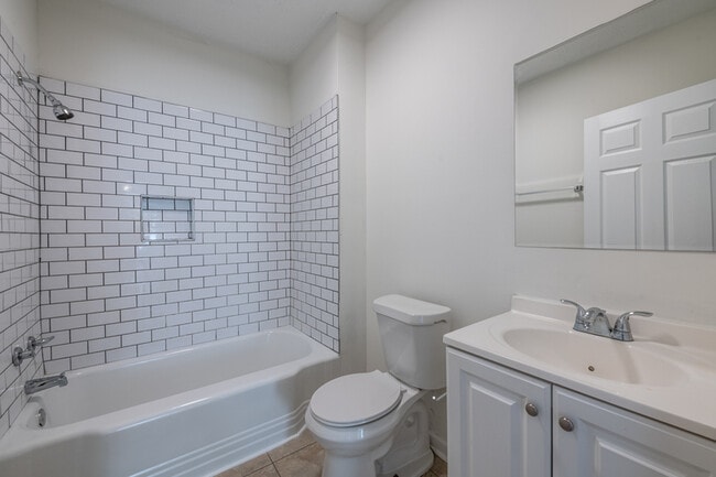 Building Photo - 404 Paines Ave NW