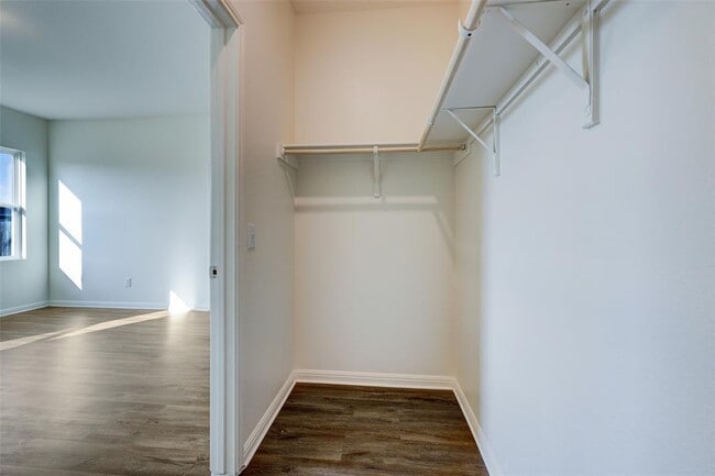 Building Photo - 210 Seneca Loop
