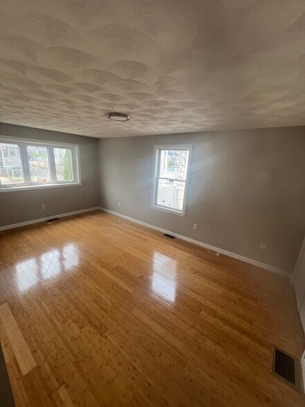 Building Photo - 21 Blakeville St