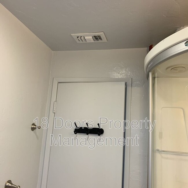 Building Photo - 5169 Tipton St