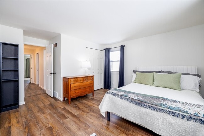 Building Photo - 207 W Ivy St