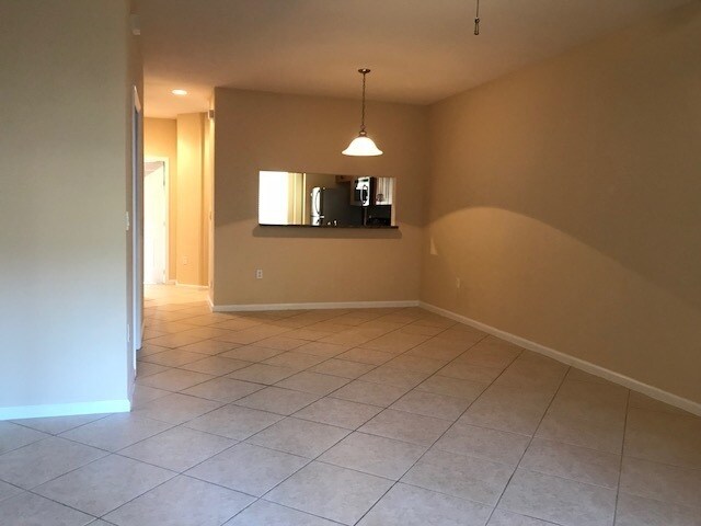 Building Photo - Beautiful Townhome in Tuscany