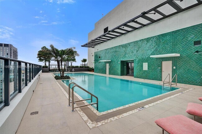 Building Photo - 11 NE 6th St